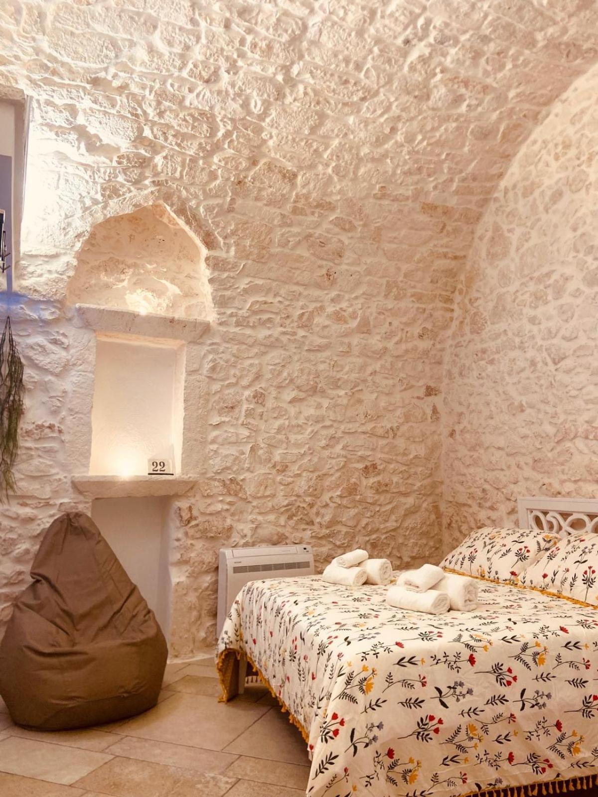 Luxury Suite Of 오스투니 외부 사진